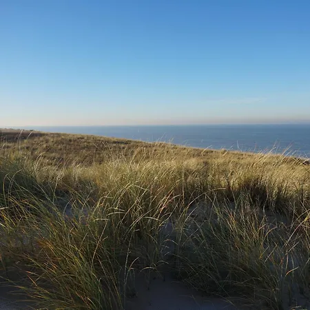 Nice House With Large Garden In And Near The Sea Prázdninový dům *