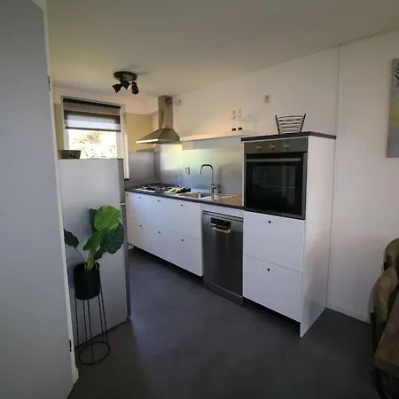 Vakantiehuis Nice House With Large Garden In And Near The Sea