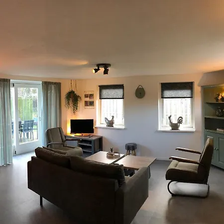 Nice House With Large Garden In And Near The Sea בית נופש *
