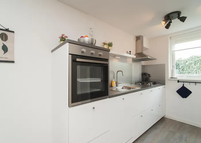 Nyaraló Nice House With Large Garden In And Near The Sea